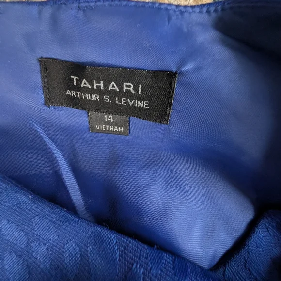 Tahari Arthur S. Levine Sleeveless, Blue Sheath Dress, Gold Buckle Pockets - Picture 10 of 12
